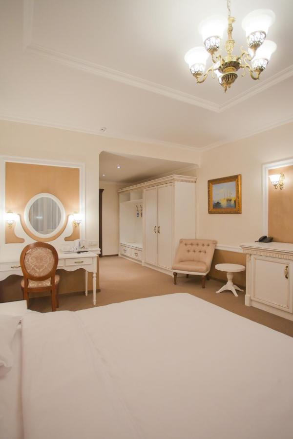 Orly Park-Hotel Kyiv Exterior photo