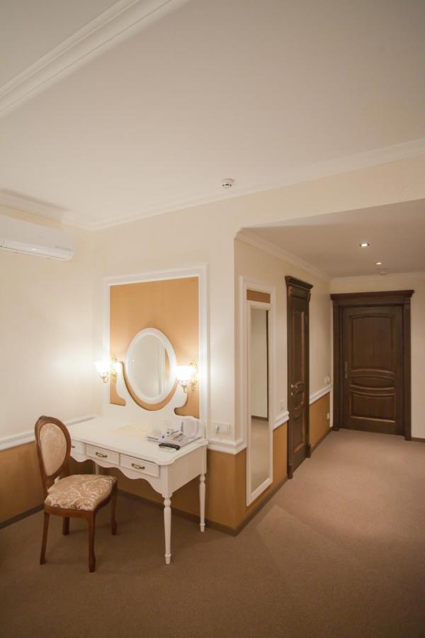 Orly Park-Hotel Kyiv Exterior photo